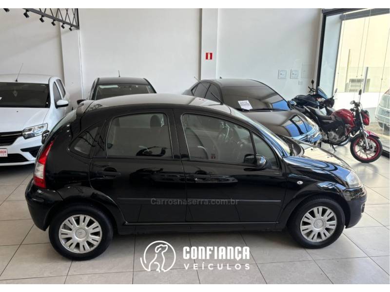 CITROËN - C3 - 2010/2011 - Preta - R$ 25.900,00