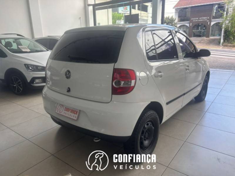 VOLKSWAGEN - FOX - 2006/2007 - Branca - R$ 21.900,00