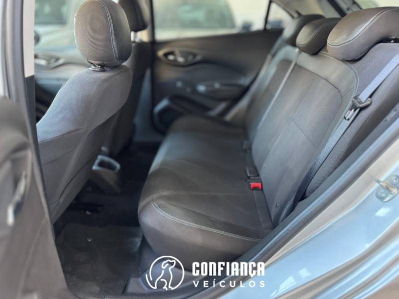 CHEVROLET - ONIX - 2018/2019 - Prata - R$ 62.900,00