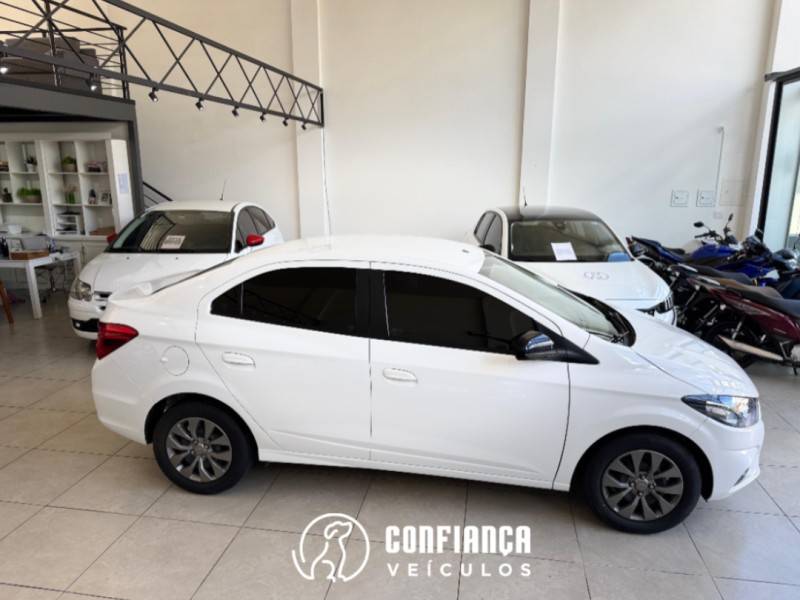 CHEVROLET - ONIX - 2021/2021 - Branca - R$ 66.900,00
