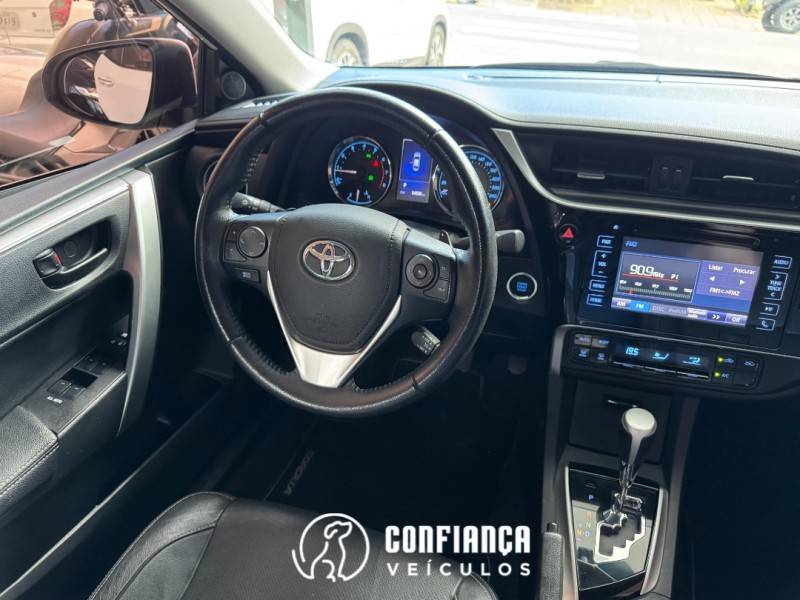 TOYOTA - COROLLA - 2018/2019 - Branca - R$ 108.900,00