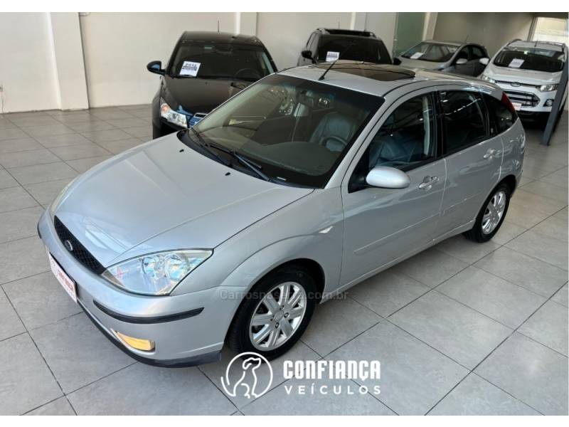 FORD - FOCUS - 2005/2005 - Prata - R$ 26.900,00