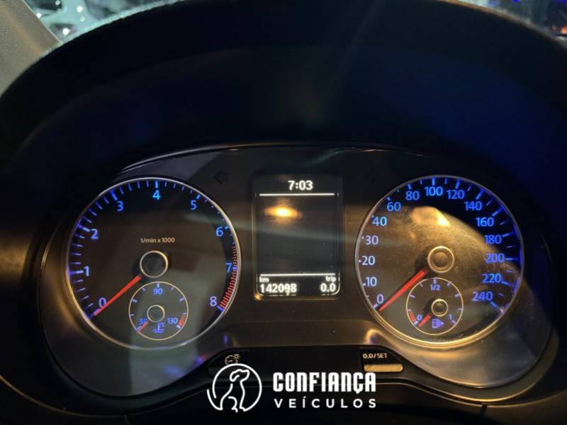 VOLKSWAGEN - FOX - 2010/2010 - Bege - R$ 36.900,00