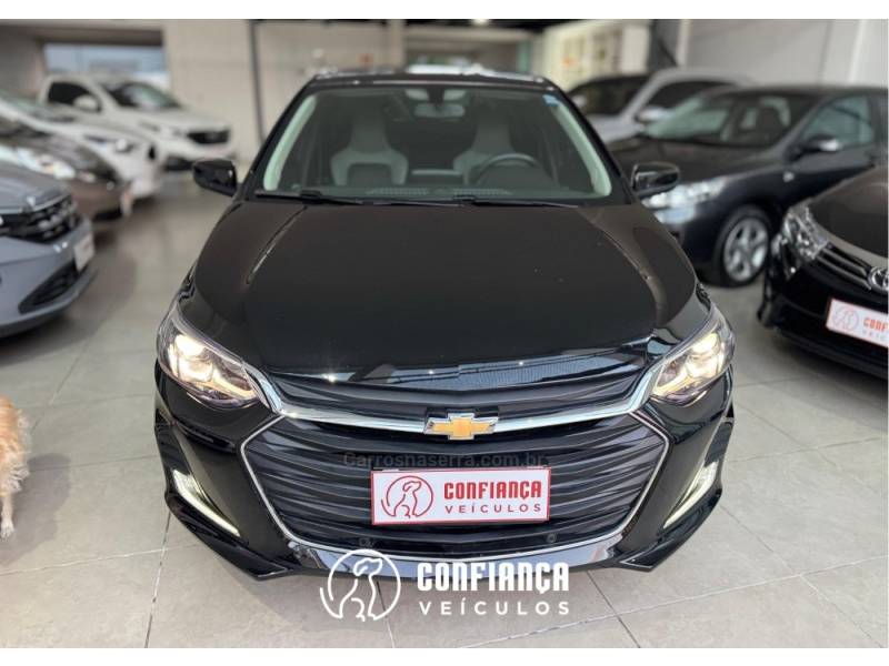 CHEVROLET - ONIX - 2022/2023 - Preta - R$ 92.900,00