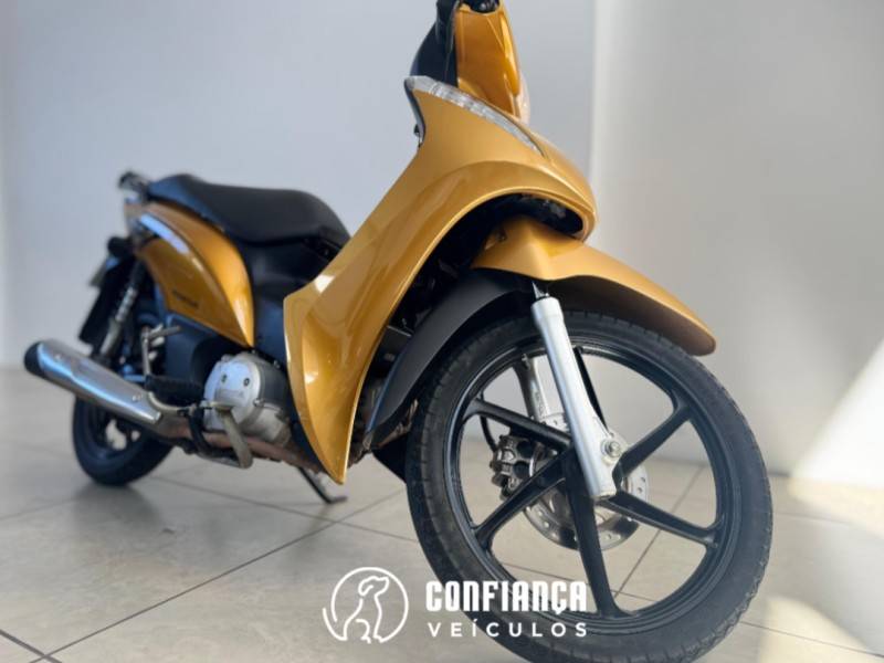 HONDA - BIZ 125 - 2011/2011 - Dourada - R$ 11.390,00