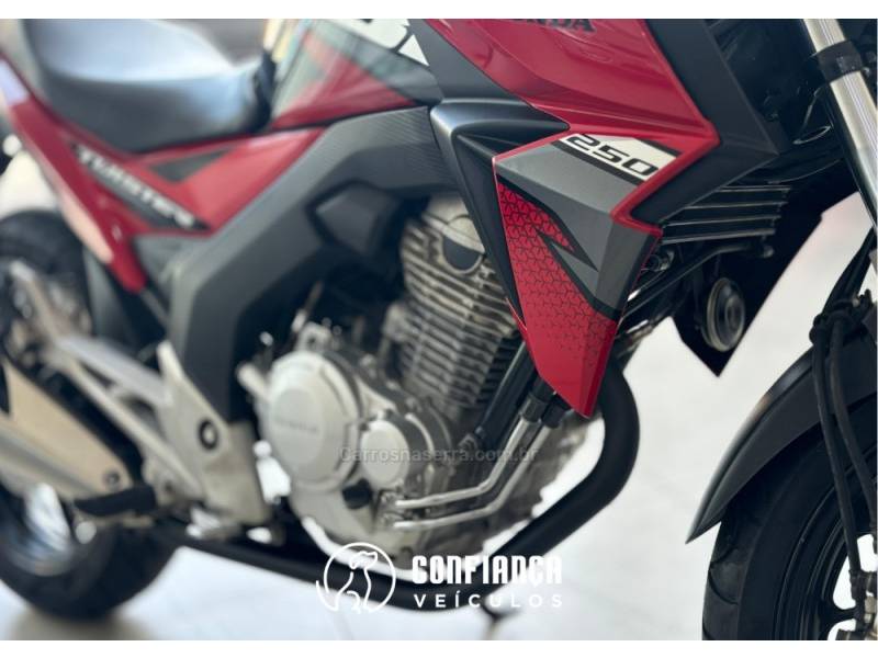 HONDA - CB 250F TWISTER - 2019/2019 - Vermelha - R$ 18.900,00