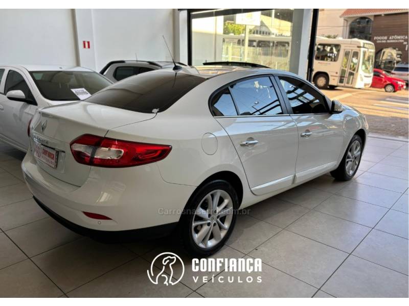 RENAULT - FLUENCE - 2014/2015 - Branca - R$ 61.900,00