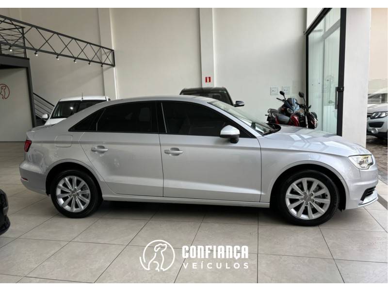 AUDI - A3 - 2014/2014 - Prata - R$ 71.900,00