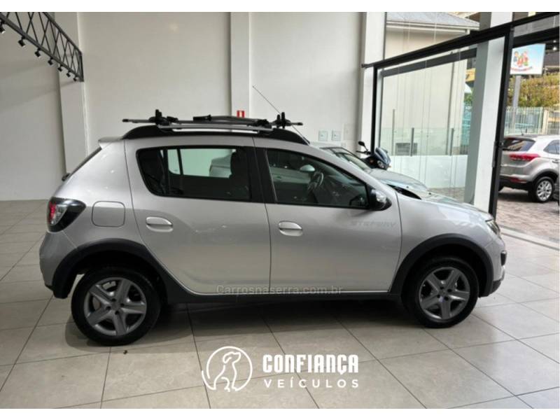 RENAULT - SANDERO - 2018/2019 - Prata - R$ 55.900,00