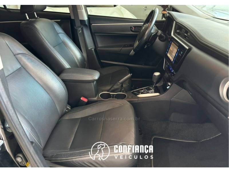 TOYOTA - COROLLA - 2018/2019 - Preta - R$ 112.900,00