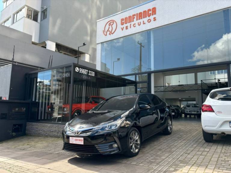 TOYOTA - COROLLA - 2018/2019 - Preta - R$ 115.900,00