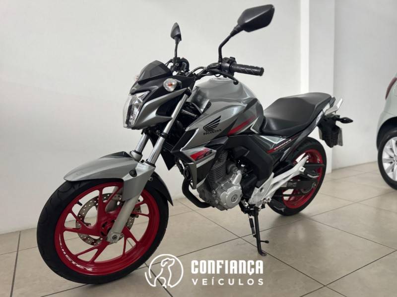 HONDA - CB 250F TWISTER - 2017/2018 - Prata - R$ 18.900,00