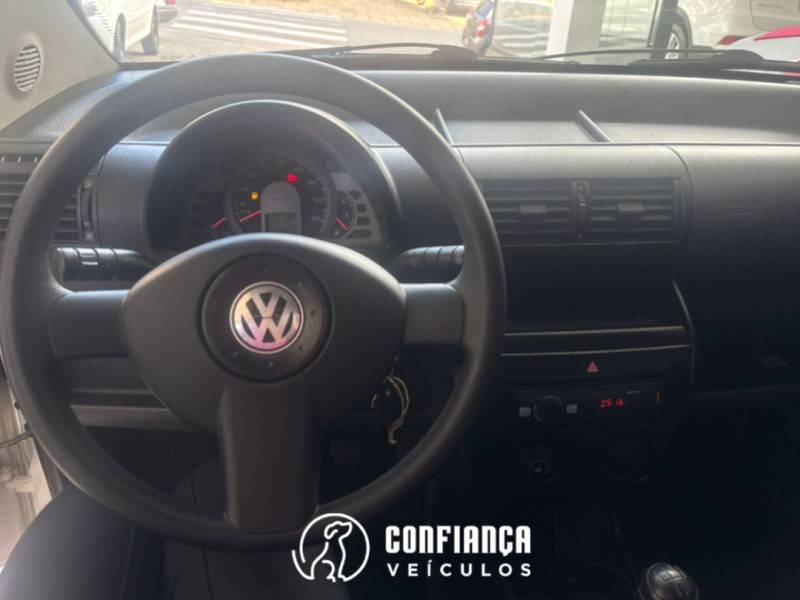 VOLKSWAGEN - FOX - 2006/2007 - Branca - R$ 21.900,00