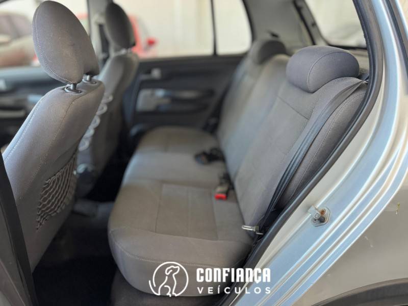 VOLKSWAGEN - CROSSFOX - 2009/2010 - Prata - R$ 37.900,00