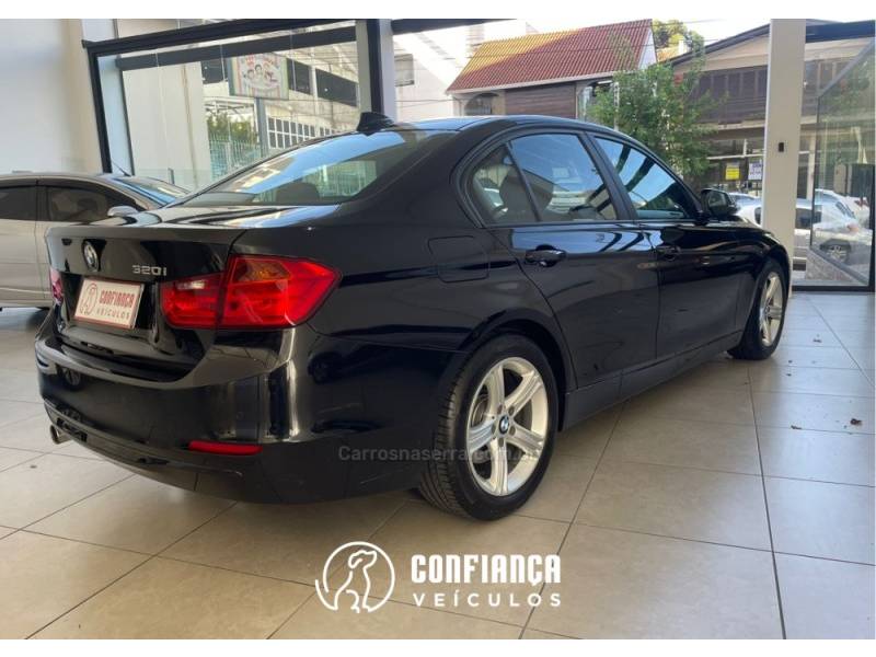 BMW - 320I - 2013/2014 - Preta - R$ 98.900,00