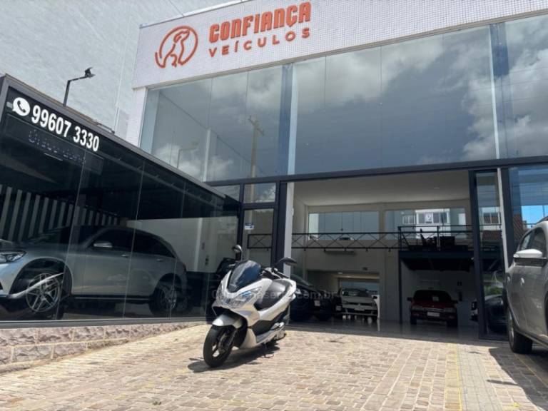 HONDA - PCX - 2017/2017 - Prata - R$ 14.800,00