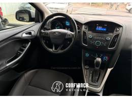 FORD - FOCUS - 2015/2016 - Branca - R$ 59.900,00