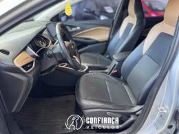 CHEVROLET - ONIX - 2022/2023 - Prata - R$ 87.900,00