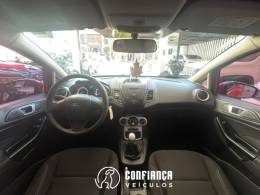 FORD - FIESTA - 2014/2015 - Vermelha - R$ 46.900,00