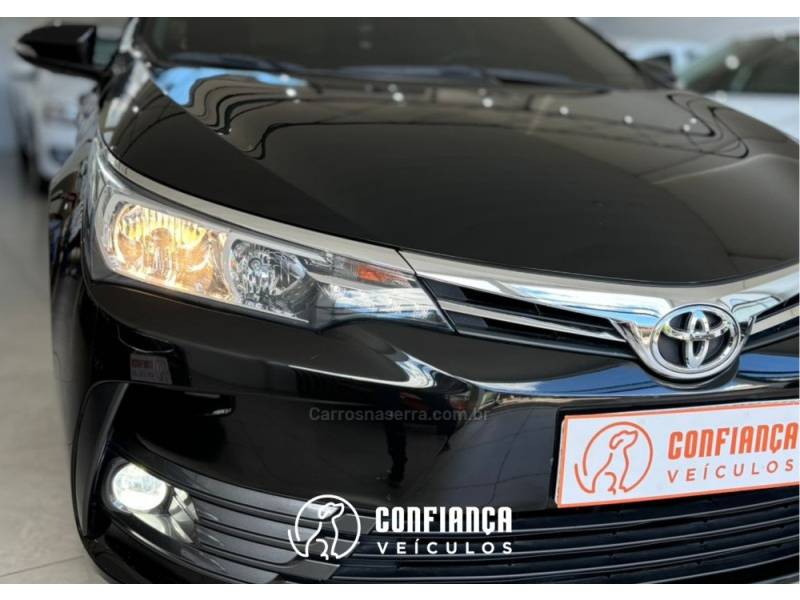 TOYOTA - COROLLA - 2018/2019 - Preta - R$ 112.900,00