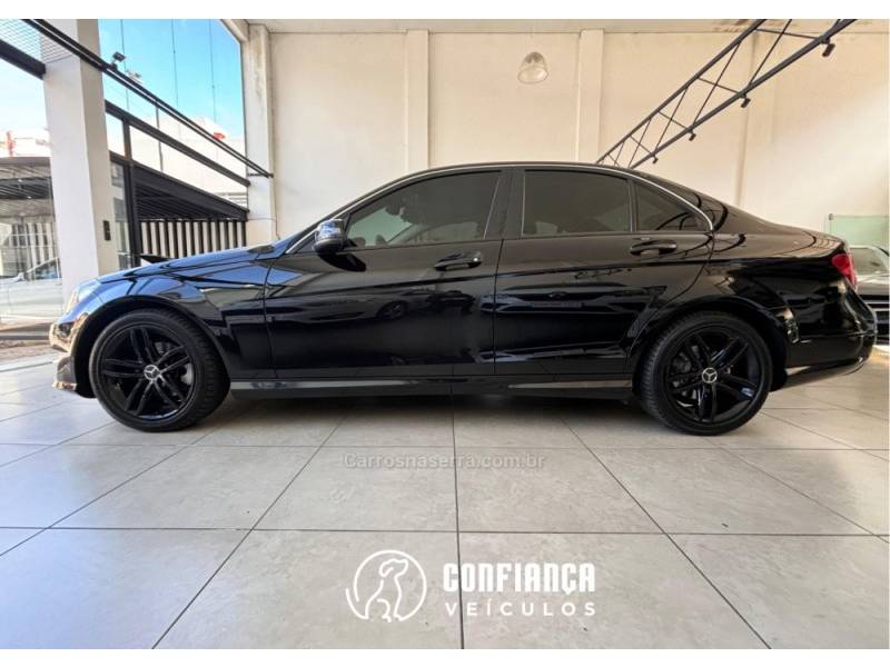 MERCEDES-BENZ - C 180 - 2013/2014 - Preta - R$ 79.900,00