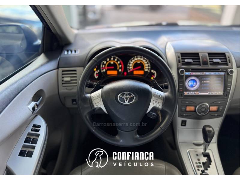 TOYOTA - COROLLA - 2011/2012 - Cinza - R$ 64.900,00