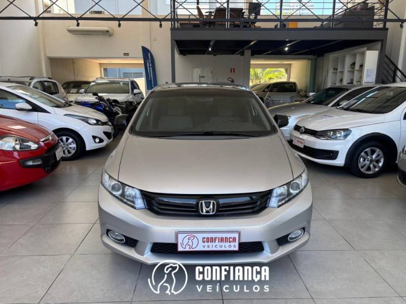 HONDA - CIVIC - 2013/2014 - Prata - R$ 68.900,00