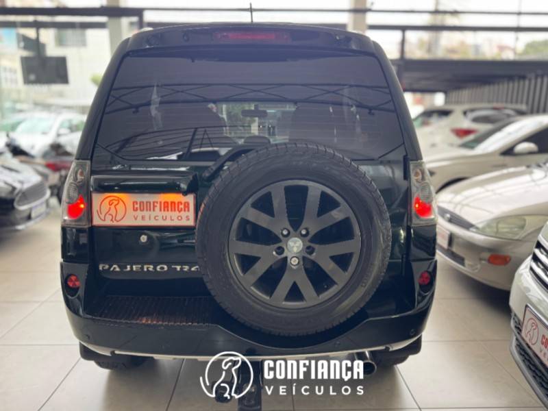 MITSUBISHI - PAJERO TR4 - 2012/2013 - Verde - R$ 66.900,00