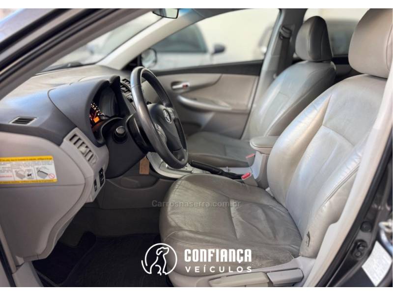 TOYOTA - COROLLA - 2011/2012 - Cinza - R$ 64.900,00