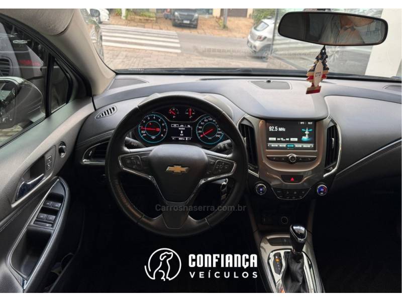 CHEVROLET - CRUZE - 2018/2019 - Preta - R$ 88.900,00