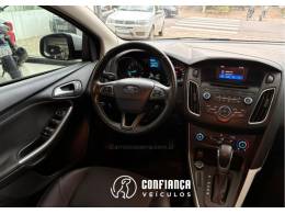 FORD - FOCUS - 2015/2016 - Branca - R$ 59.900,00