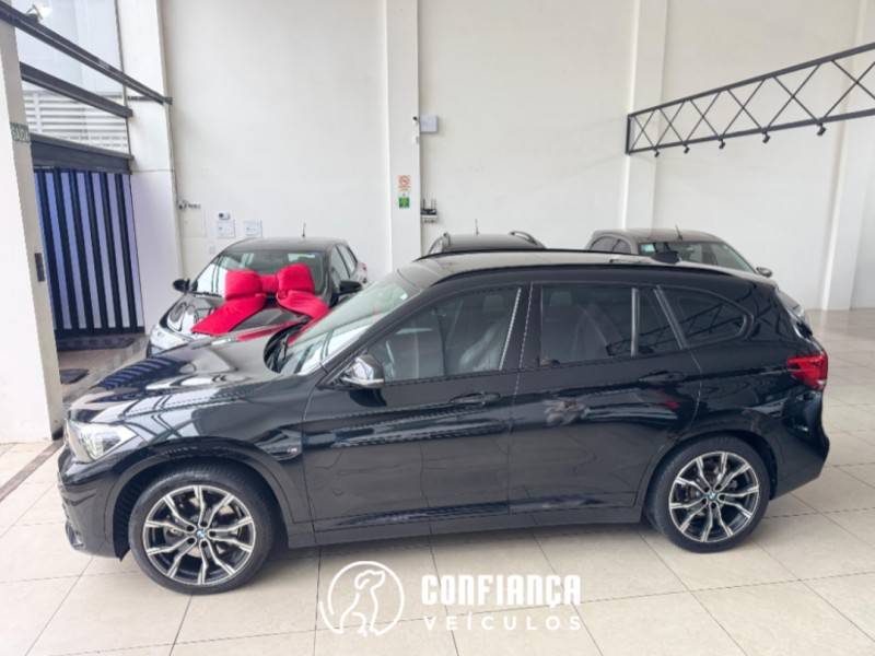 BMW - X1 - 2020/2021 - Preta - R$ 209.900,00