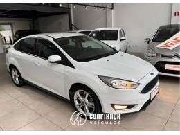 FORD - FOCUS - 2015/2016 - Branca - R$ 59.900,00