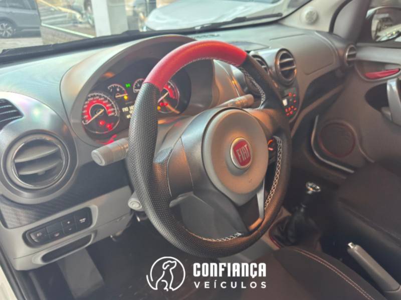 FIAT - PALIO - 2013/2013 - Branca - R$ 42.900,00