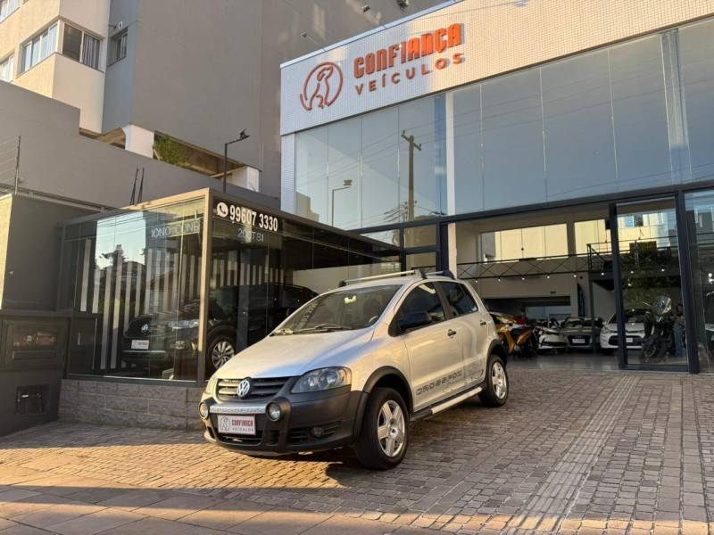 VOLKSWAGEN - CROSSFOX - 2009/2010 - Prata - R$ 37.900,00