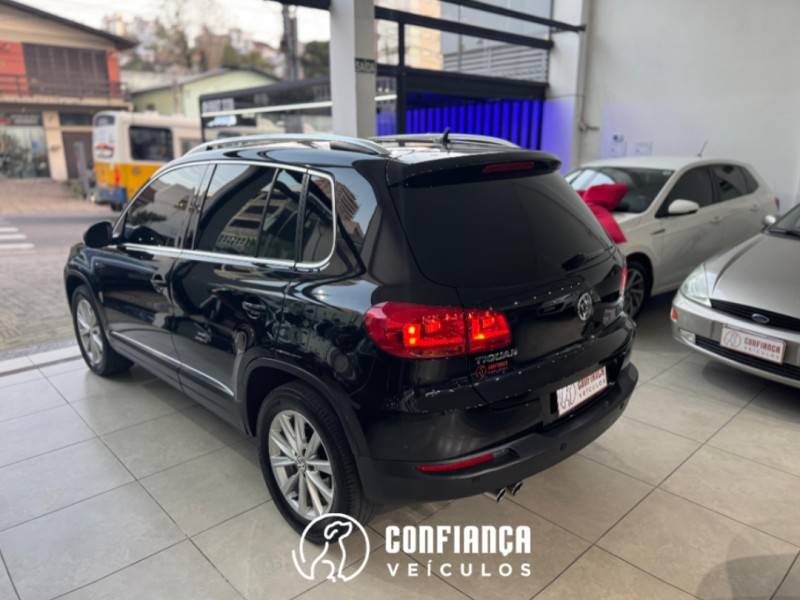 VOLKSWAGEN - TIGUAN - 2012/2012 - Preta - R$ 59.900,00