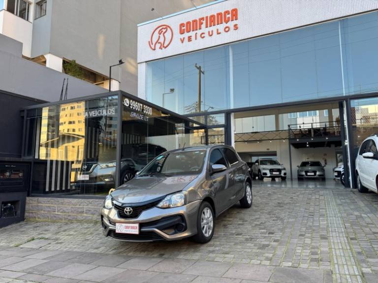 TOYOTA - ETIOS - 2020/2020 - Cinza - R$ 71.900,00