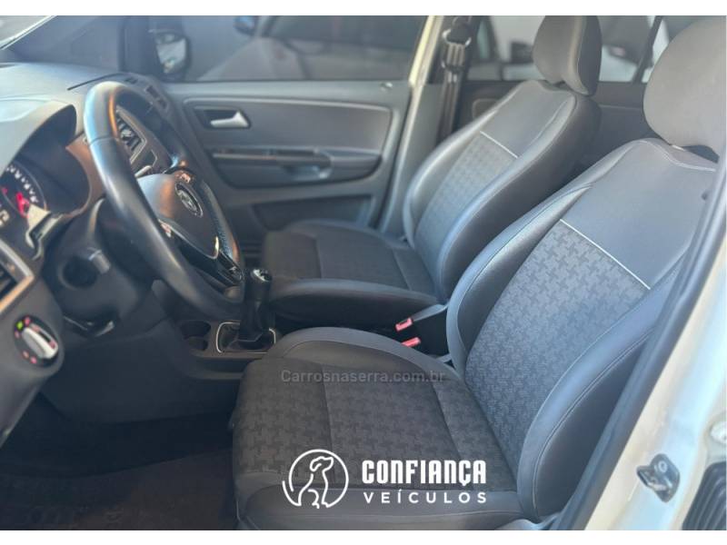 VOLKSWAGEN - FOX - 2016/2017 - Branca - R$ 53.900,00