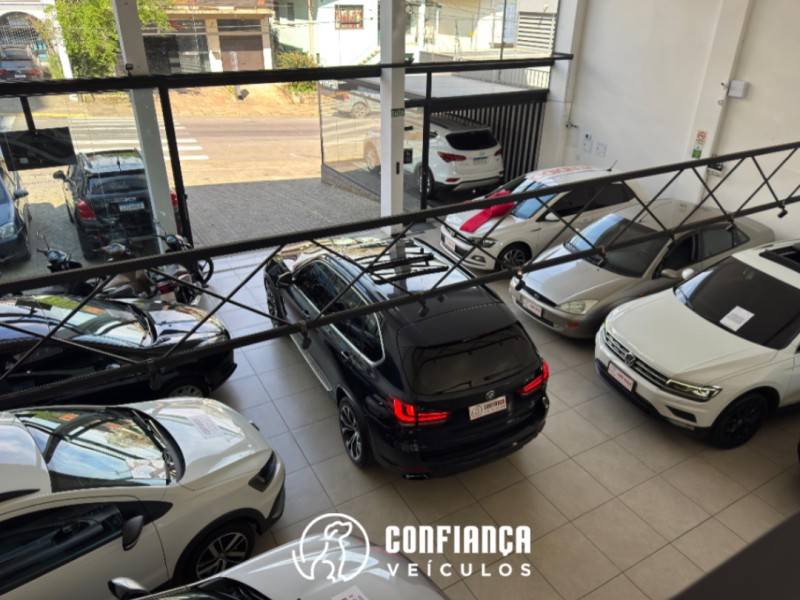 BMW - X5 - 2017/2018 - Azul - R$ 215.900,00
