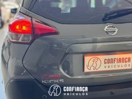 NISSAN - KICKS - 2016/2017 - Cinza - R$ 83.900,00