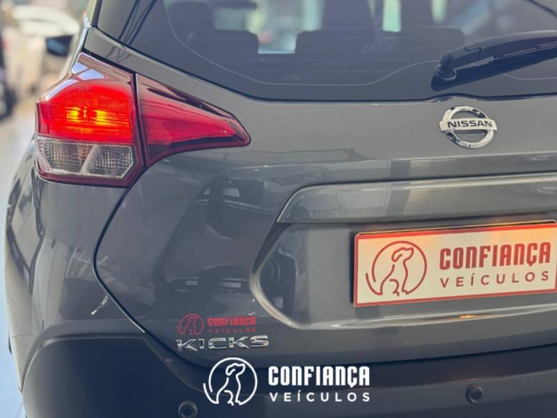 NISSAN - KICKS - 2016/2017 - Cinza - R$ 83.900,00