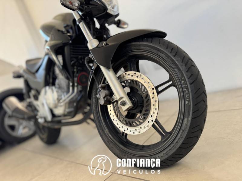 HONDA - CB 300R - 2013/2013 - Preta - R$ 14.500,00