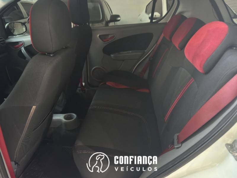 FIAT - PALIO - 2013/2013 - Branca - R$ 42.900,00