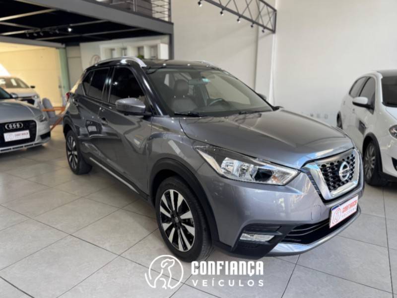 NISSAN - KICKS - 2016/2017 - Cinza - R$ 83.900,00
