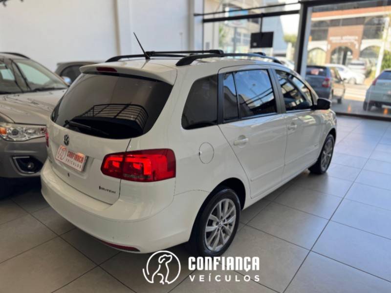 VOLKSWAGEN - SPACEFOX - 2012/2013 - Branca - R$ 39.900,00