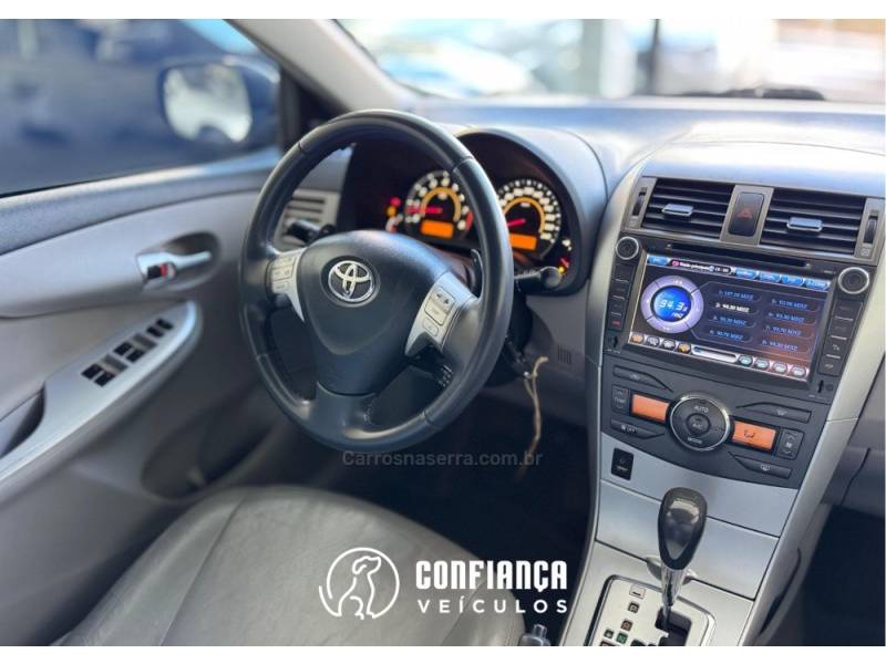 TOYOTA - COROLLA - 2011/2012 - Cinza - R$ 64.900,00