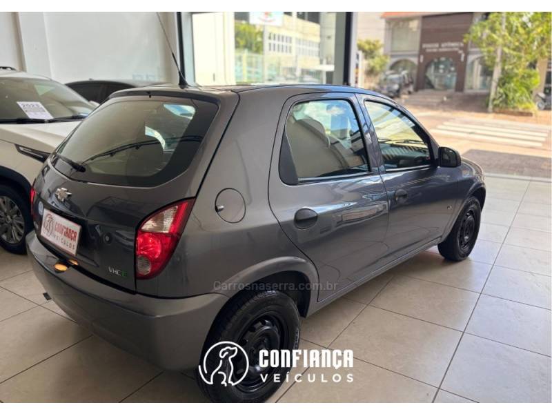 CHEVROLET - CELTA - 2011/2012 - Cinza - R$ 24.900,00