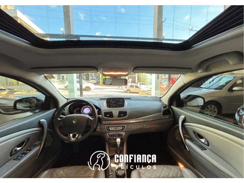 RENAULT - FLUENCE - 2014/2015 - Branca - R$ 61.900,00