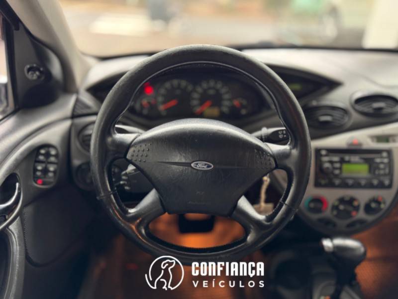 FORD - FOCUS - 2003/2003 - Prata - R$ 18.900,00
