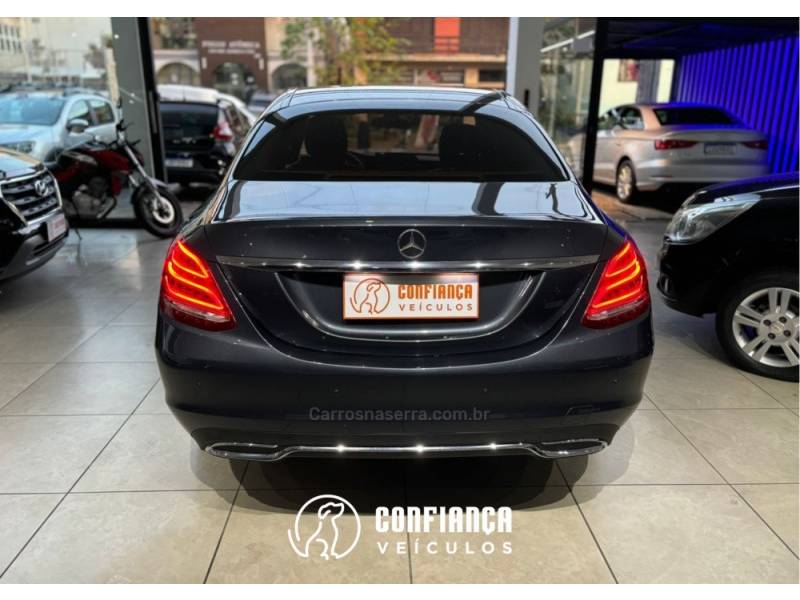 MERCEDES-BENZ - C 180 - 2015/2016 - Cinza - R$ 112.900,00